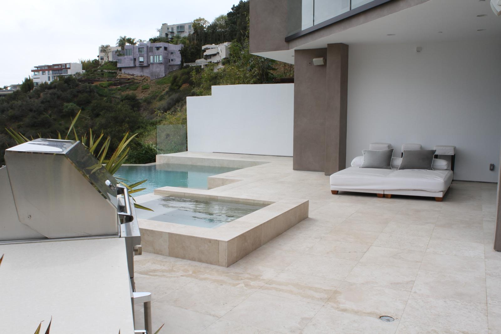 Infinity Pool & Outdoor Kitchen